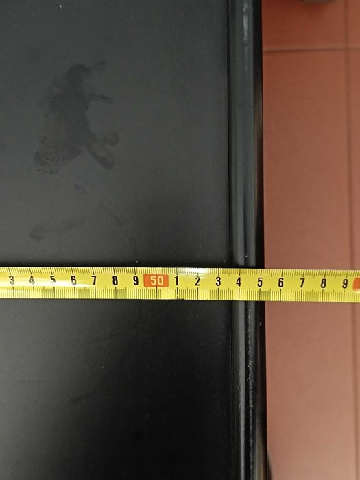 Mesa antiga com rodas