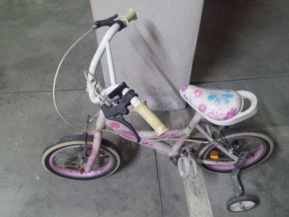 Bicicleta com rodinhas criança