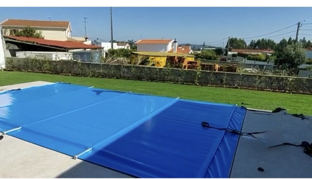 Cobertura em toldo para piscina