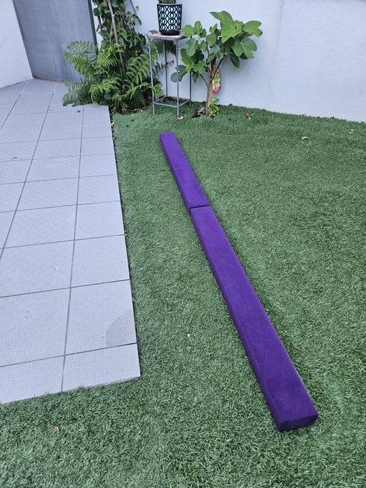 Vendo colchão de ginástica.  Ofereço trave de ginastica