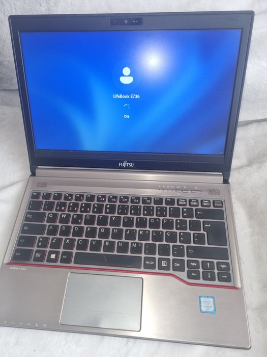 Fujitsu Lifebook E Series 736 i5 de 6th gen