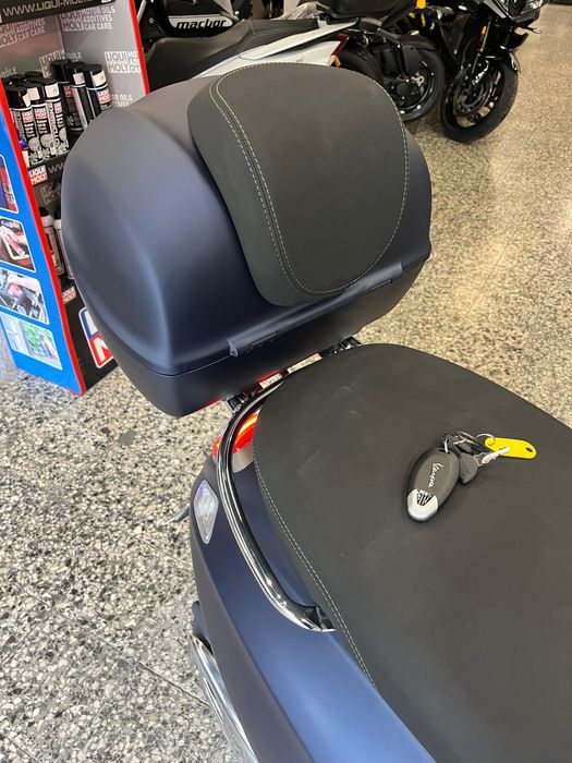Vespa Primavera Tech 125 de 2024 Impecavel Top case