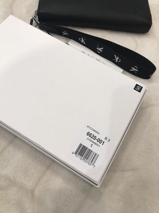 Продам жіночий клатч/гаманець Calvin Klein
