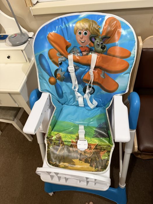 Стілець для годування