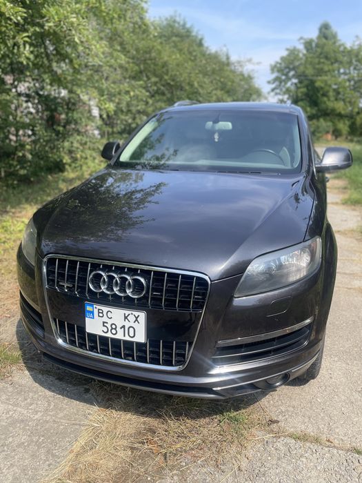 Власний сімейний автомобіль АУДІ Q 7