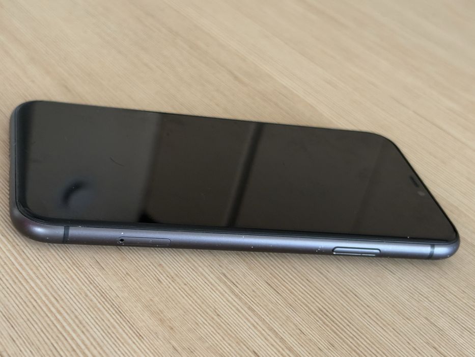 Sprzedam iPhone 11, 128 GB – dobry stan!