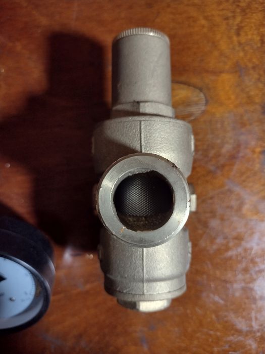 Reduktor ciśnienia wody