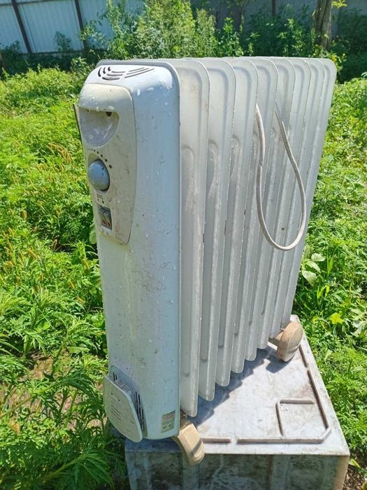 Обогрівач масляний. Робочий. 2000 Вт.