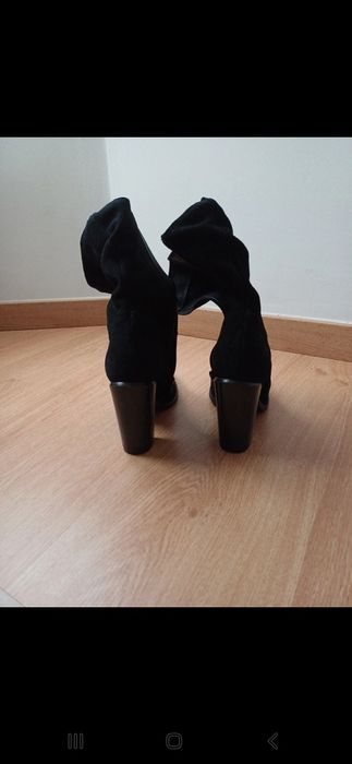 Botins pretos em Couro