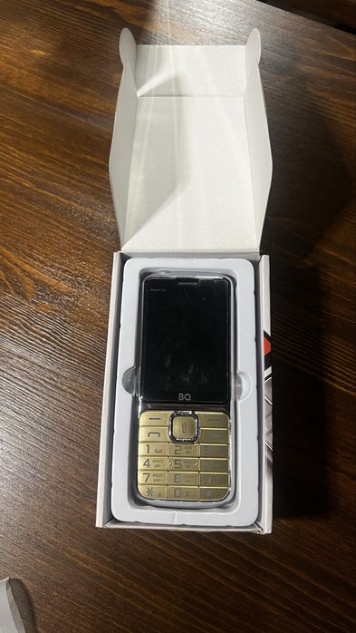 Телефон з гарним ліхтарем новий