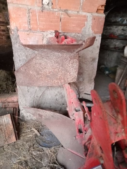 Vendo charrua Agrovil 1 ferro 12 polegadas
