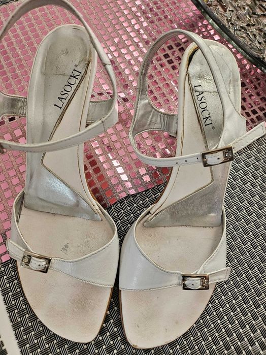 Śliczne sandałki Lasocki rozm 40