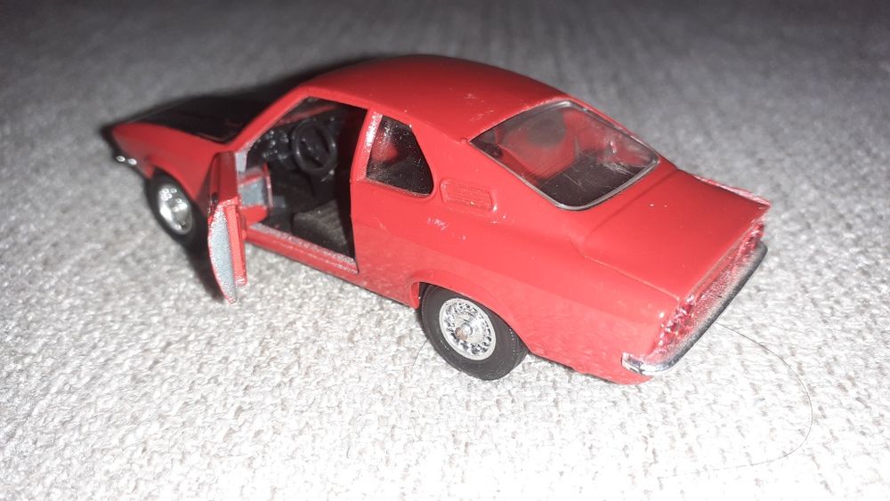 Opel Manta (solido) 1:43 (miniaturas)