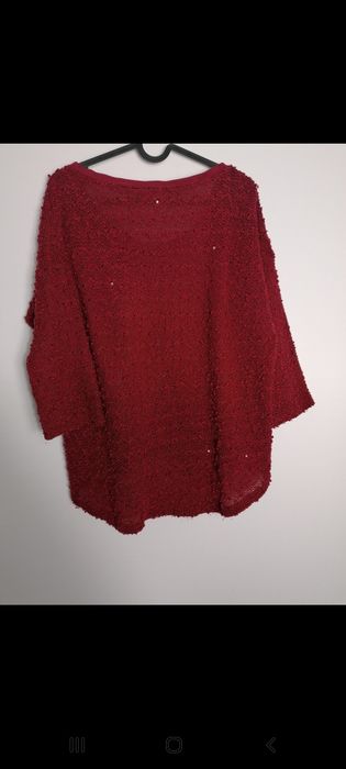 Czerwony sweter z cekinami