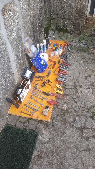 Ferrametas variadas em Travassós-Fafe