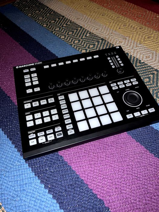 Native Instruments Maschine Studio (com software)