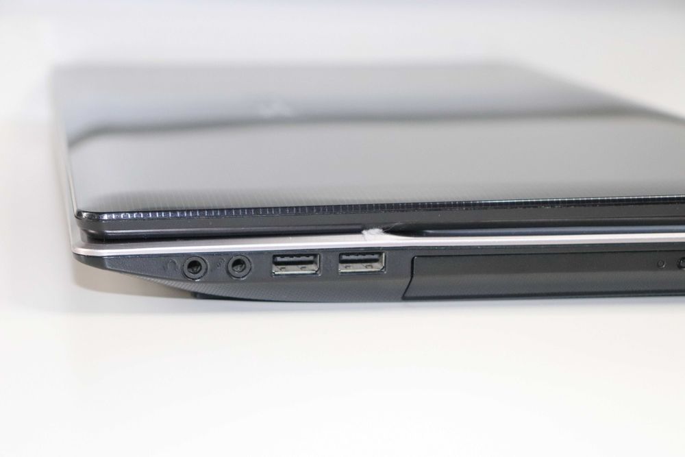 ASUS K53SJ - Core i3-2310M GeForce GT520M, 6GB DDR3, SSD 120GB HDD 500