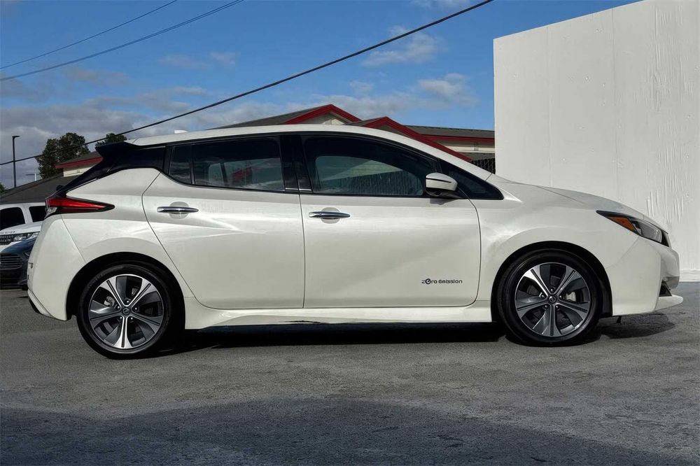 Nissan LEAF SL      2019