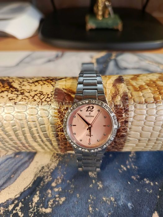 Продам Наручные женские  часы FESTINA F20240/1 Швейцария .