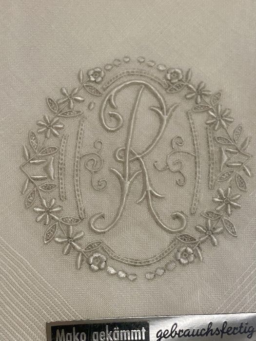 Батистові носові хустинки  ручноі роботи Німеччина. Подарунок