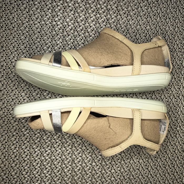 Жіночі вишукані шкіряні босоніжки Ecco Simpil Sandal