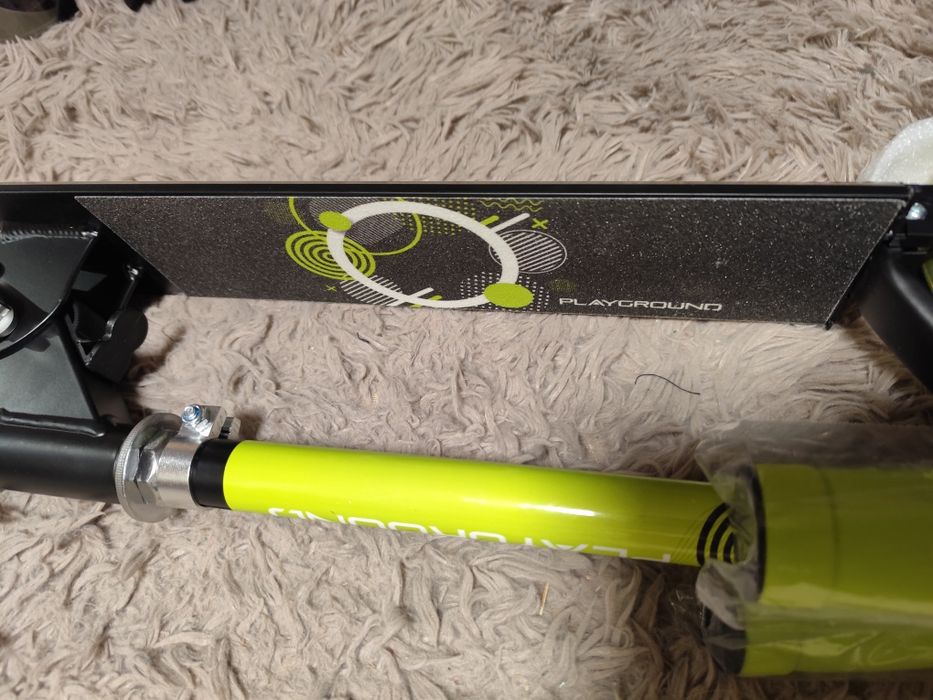 Hulajnoga z świecącymi kółkami