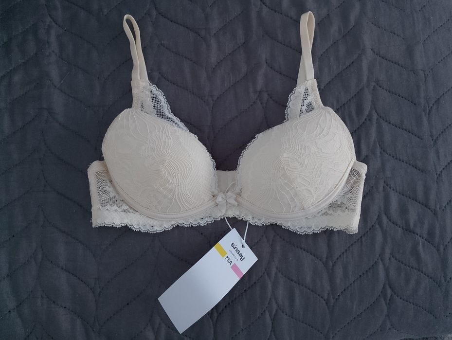 Biustonosz push-up z koronką nowy