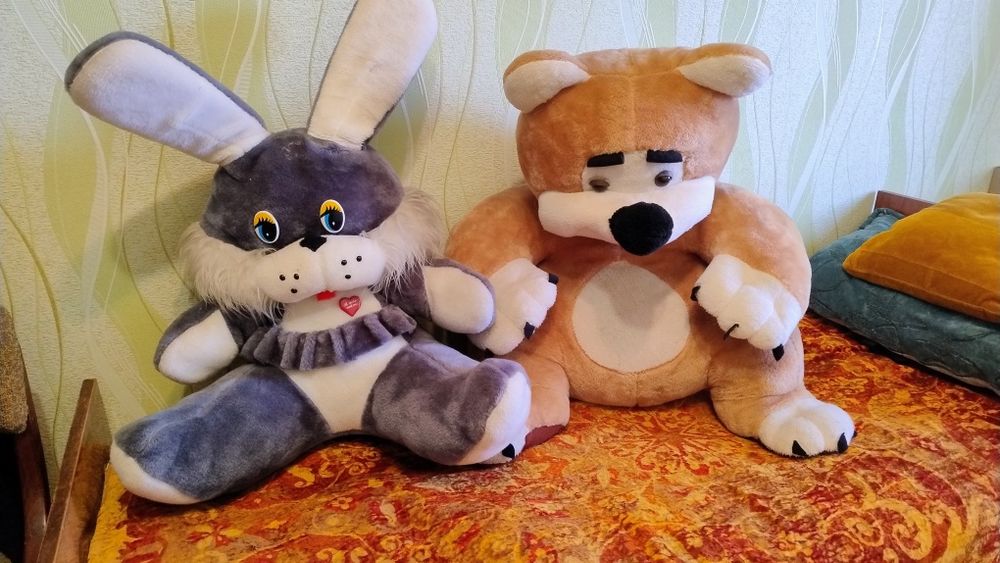 М'який великий заєць та медвідь. 500 грн за двох.