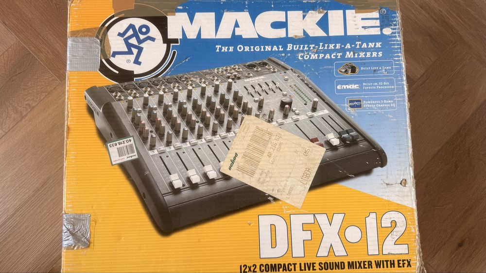 Mesa de mistura MACKIE DFX•12