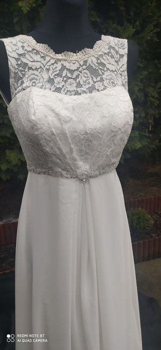 Prosta, klasyczna i elegancka suknia ślubna