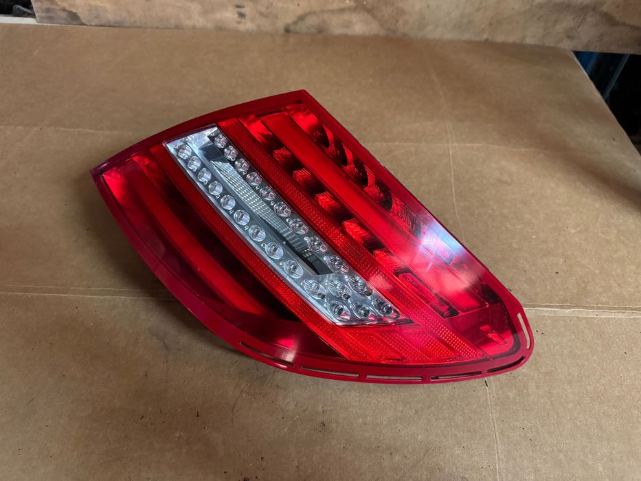 Farolim LED TRAS Direito Mercedes W204 C200 C220 C250 SEDAN