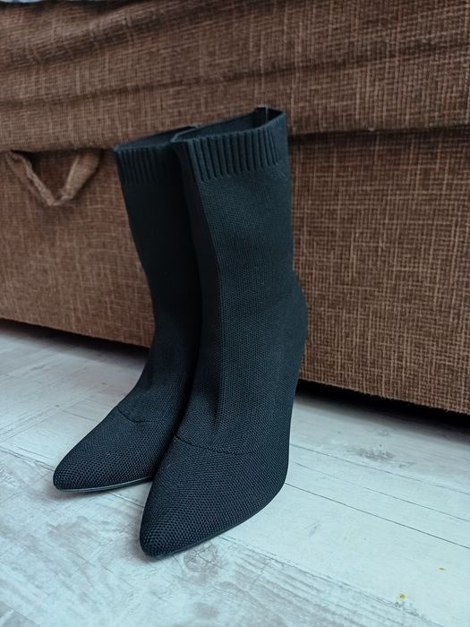 Buty botki czarne na obcasie. Eleganckie rozmiar 37