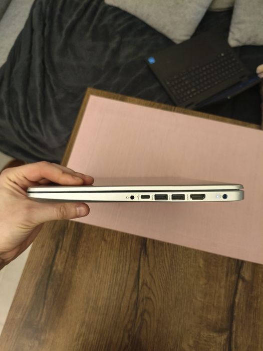 Laptop HP 14s Intel Core i5-1135G7 16GB Ram 256GB SSD + zasilacz