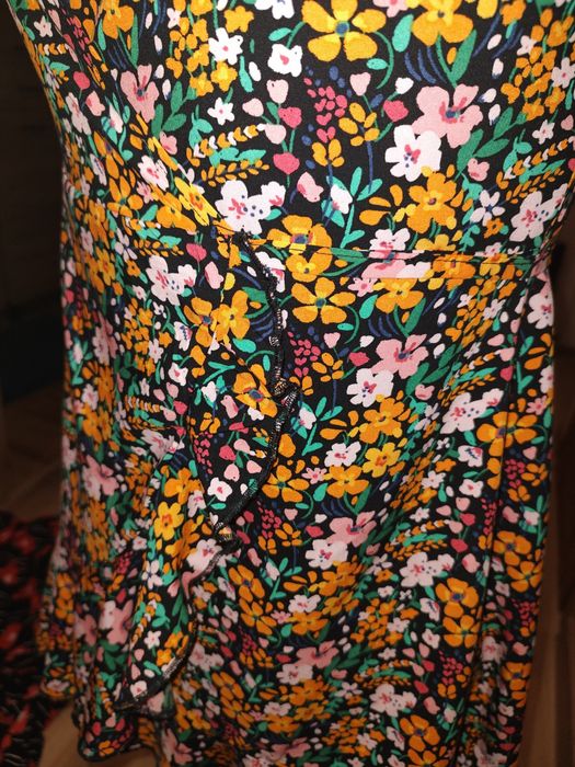 Sukienka w kwiaty Sinsay rozmiar XS