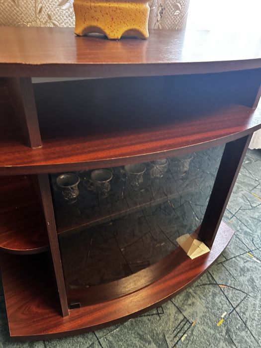 Тумбочка під телевізор