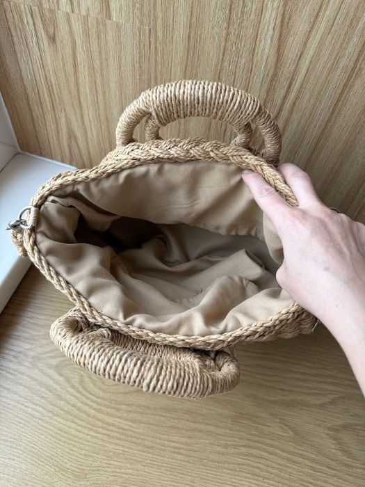 Сумка плетена.