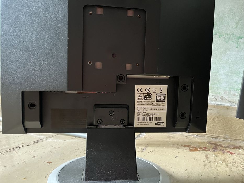 Продам два монитора самсунг, 17 и 22 SyncMaster