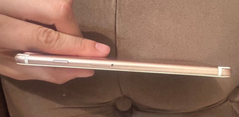 Айфон 7+         .