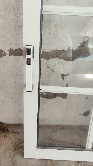 Janela de correr em alumínio branco