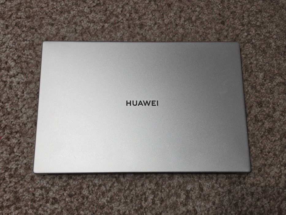 Huawei Matebook 14 дюймів. Був робочий, зараз не можу увімкнути