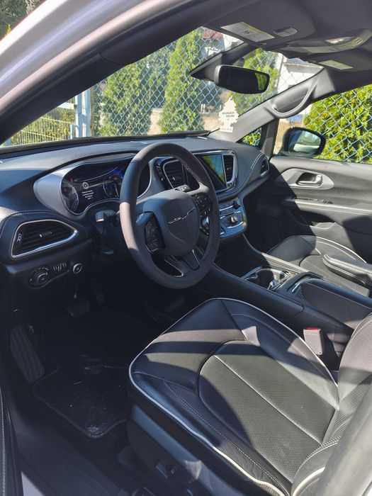 Mini Van Chrysler Pacifica 7-osobowy benzyna/gaz wynajem Śląsk