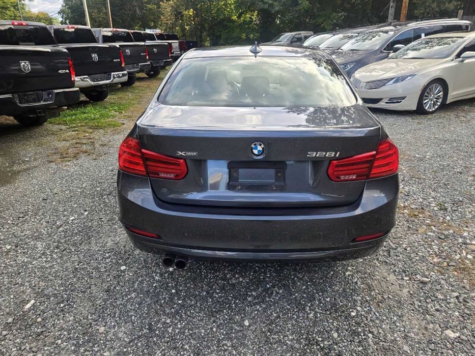 BMW 320i      2015