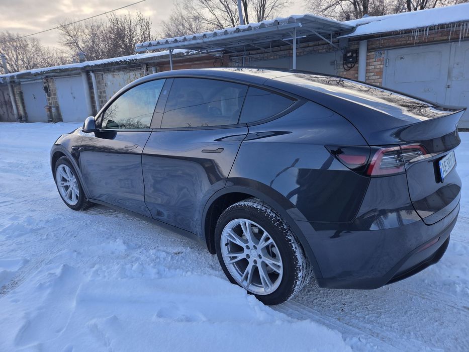 Tesla model Y 2024