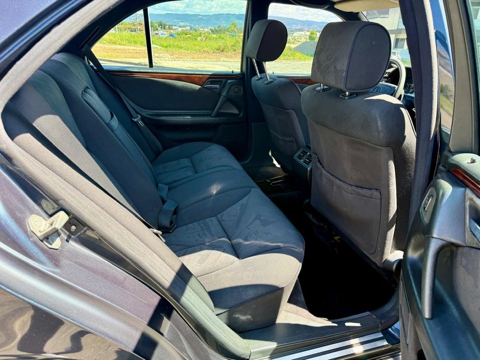 Mercedes-Benz E250 Turbo Diesel Sedan (1997) – Fiabilidade e Conforto Clássico — photo 4