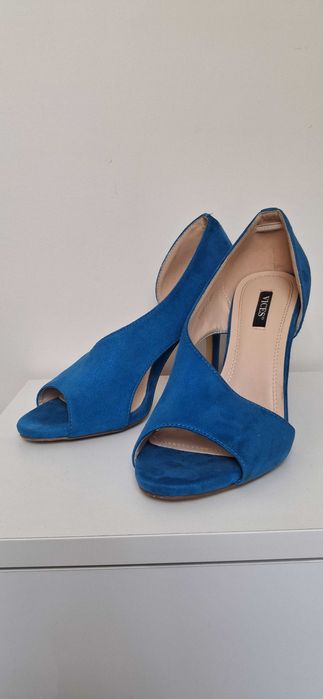 Buty damskie szpilki kolor chabrowo-kobaltowy roz.37 stan b.dobry