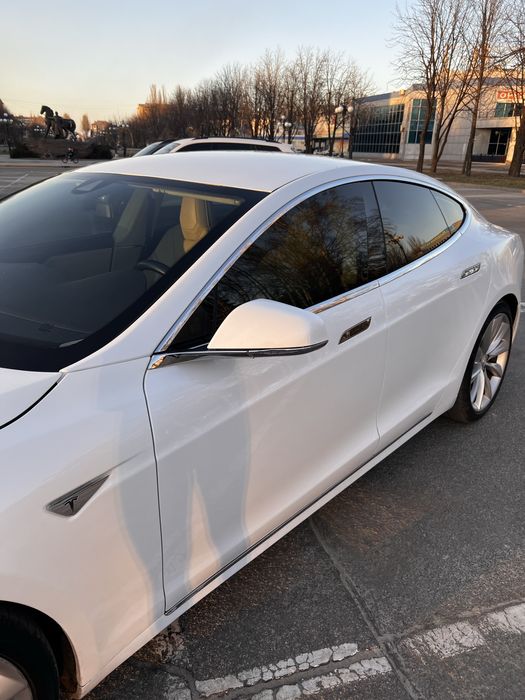 Tesla model S 75 квт