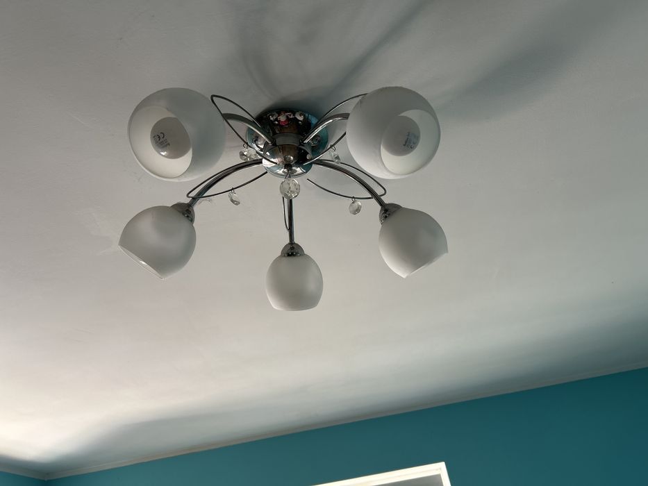 Lampa sufitowa do salonu