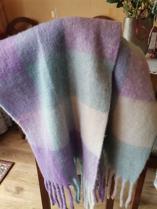 Nowy szal damski duży ciepły.