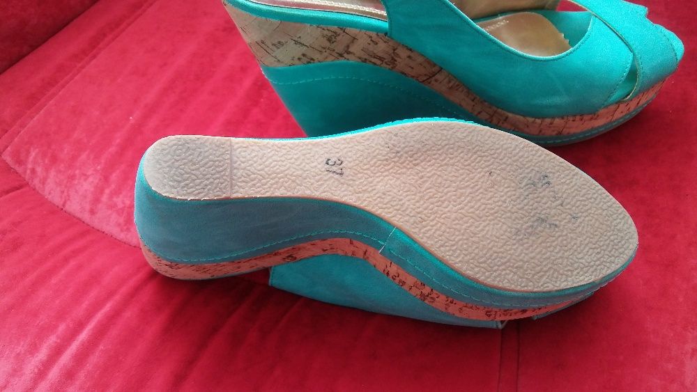 Buty na koturnie roz.37