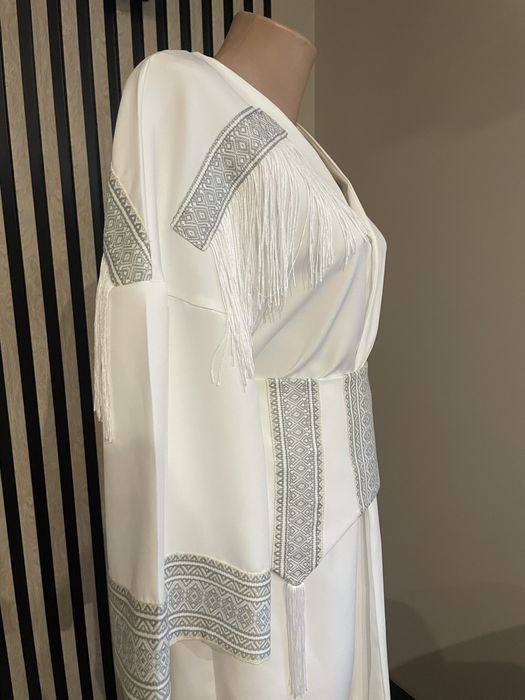 Сукня-кімоно з вишивкою